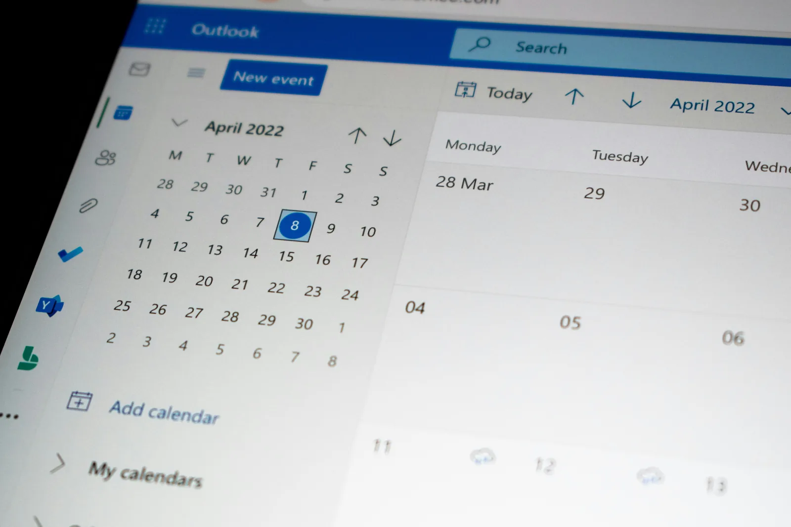Écran affichant un calendrier digital illustrant la synchronisation des disponibilités avec un channel manager en location saisonnière